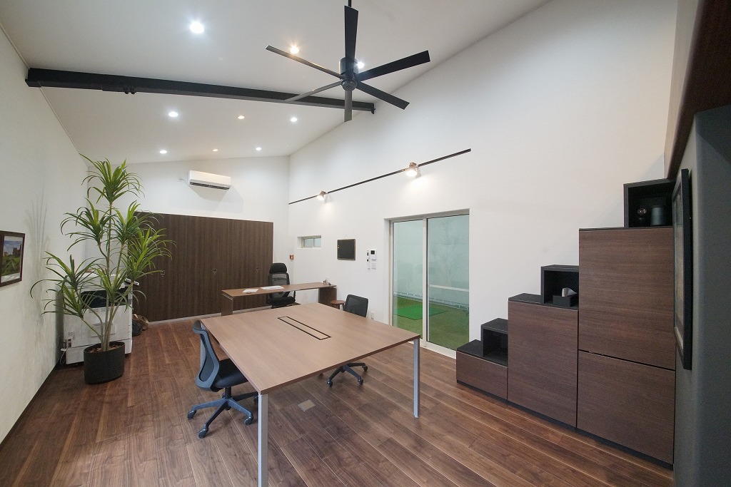 ここで一発　男の城　～The habitable office～